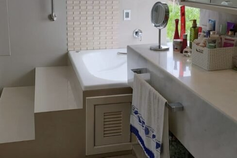 thumbnail_002d11b8-4196-4bbd-967a-23b5b1d3fea3